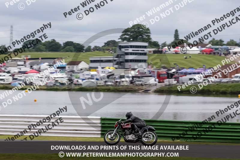 Vintage motorcycle club;eventdigitalimages;mallory park;mallory park trackday photographs;no limits trackdays;peter wileman photography;trackday digital images;trackday photos;vmcc festival 1000 bikes photographs